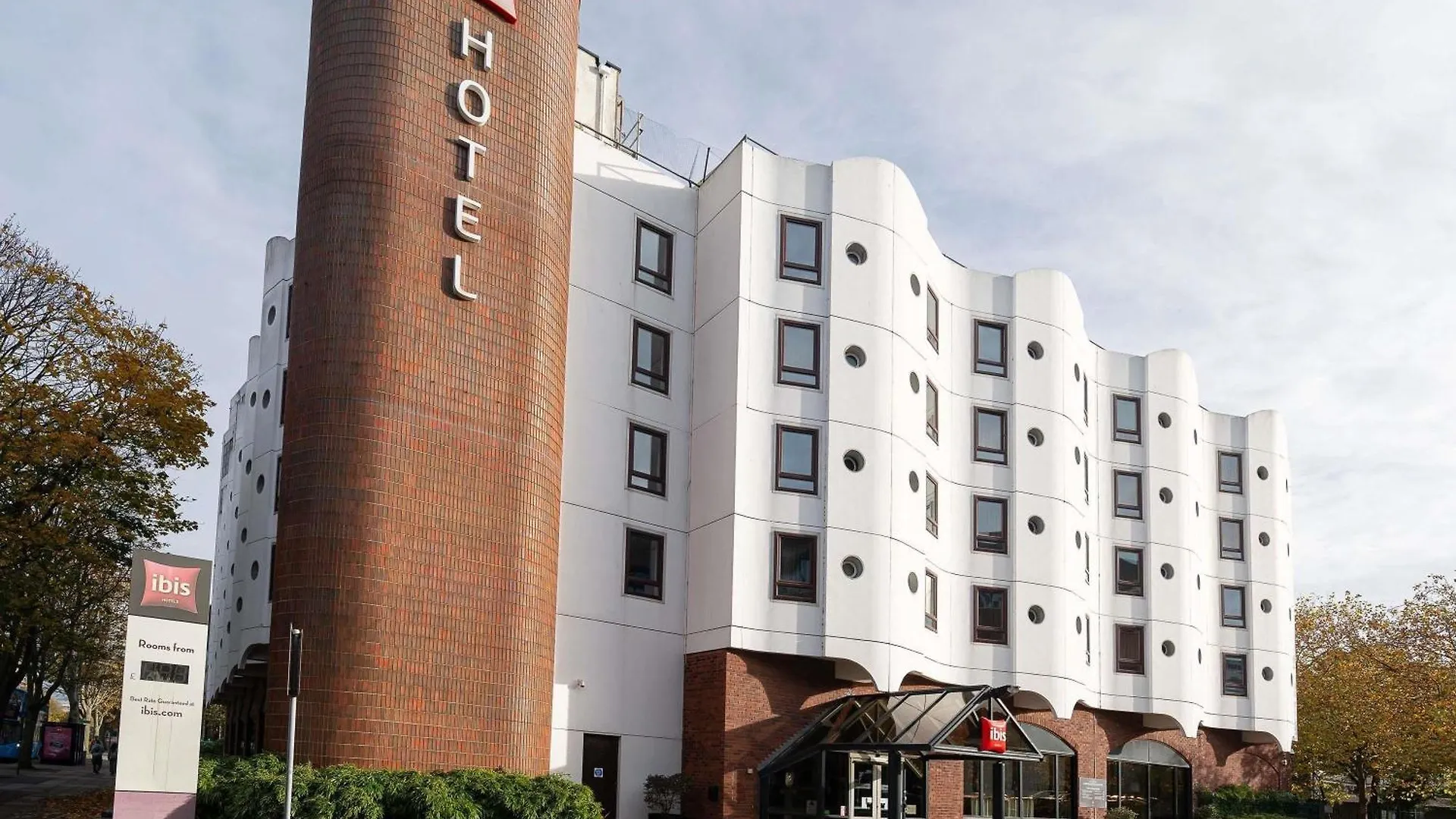 Where to Stay Near St. John's Cathedral: 4 Central Portsmouth Hotels