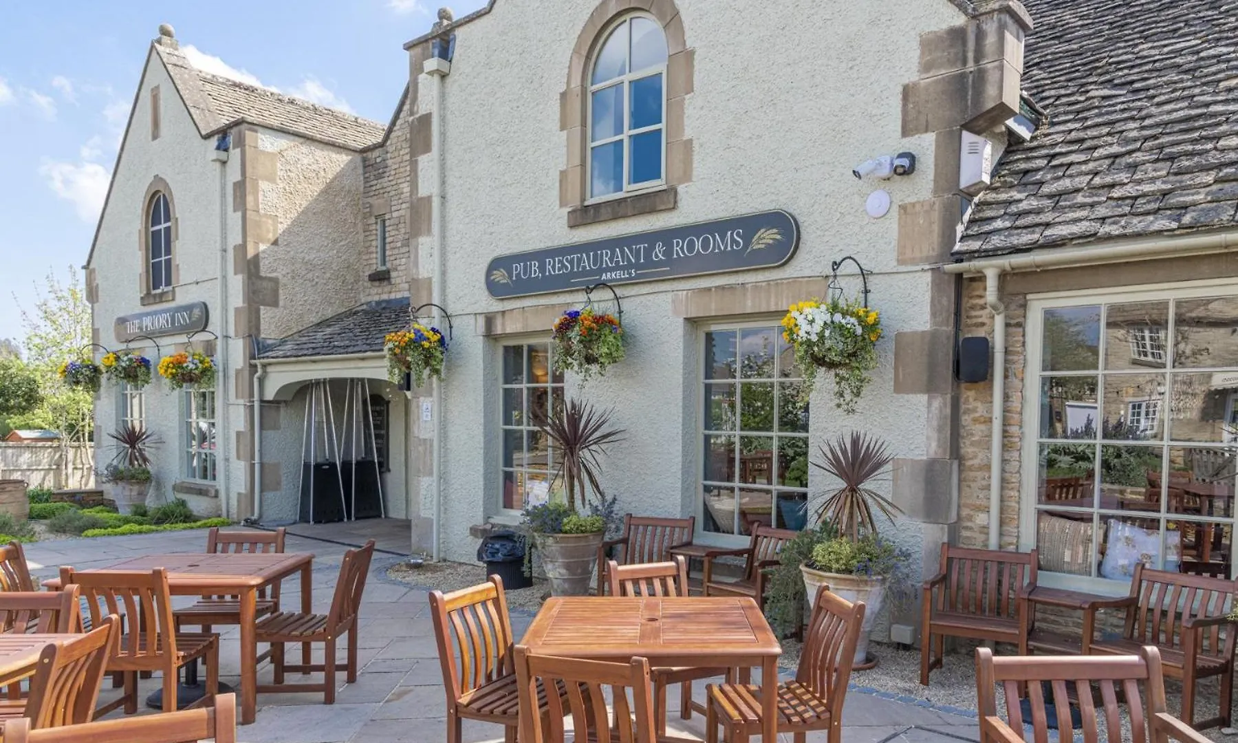 8 Central Hotels Near Rodmarton Manor That Stand Out