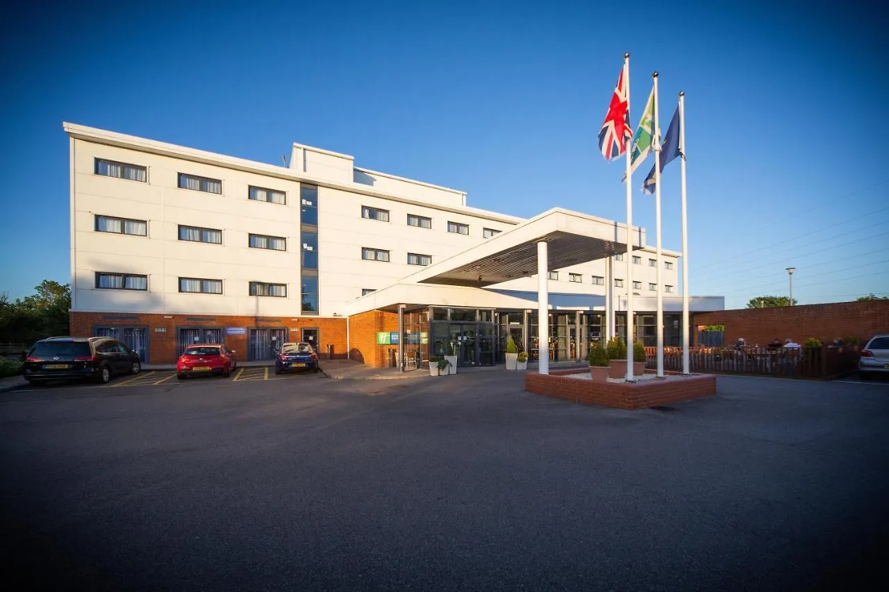 Staying Near Etchinghill Golf Club: 7 Resorts Compared