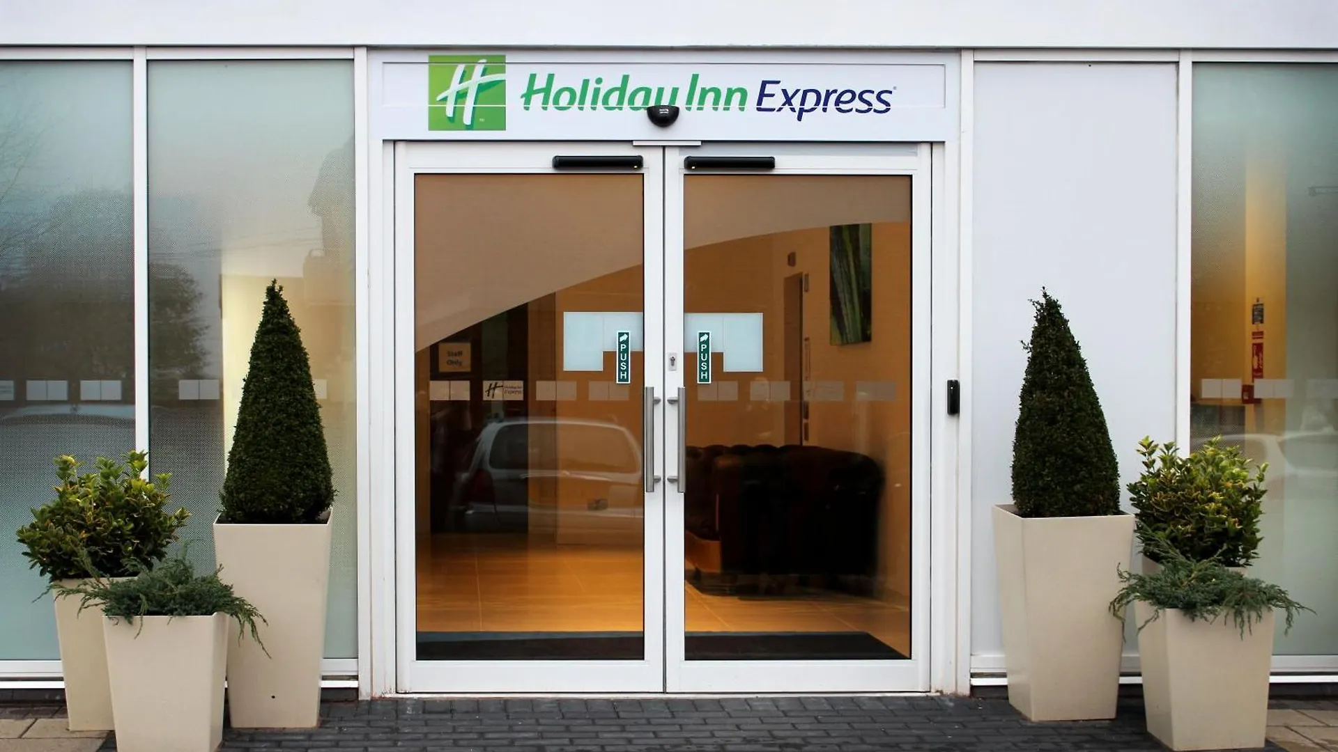 Where to Stay Near The Hepworth: 5 Budget Hotels in Wakefield