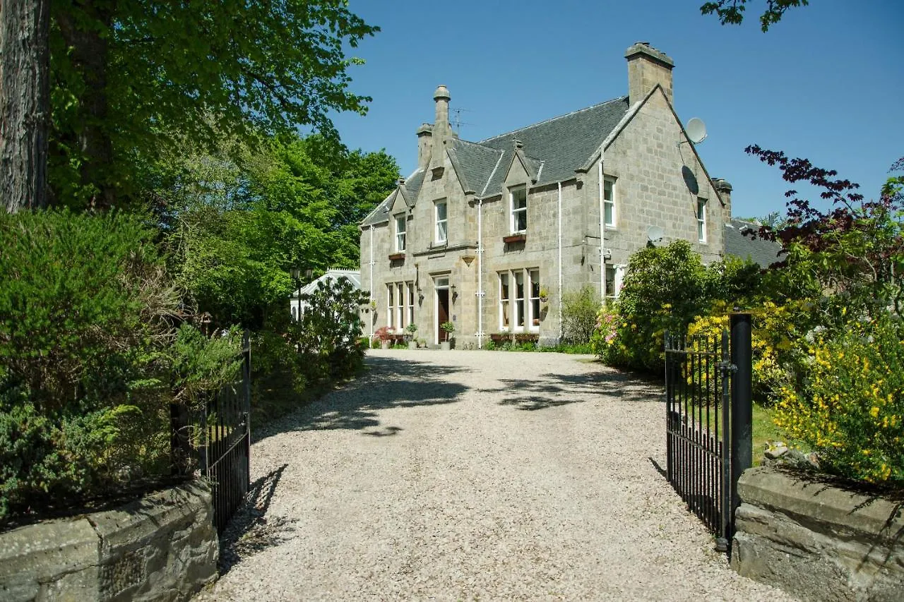 4 Romantic Hotels Near Abernethy Golf Club Worth Booking Now