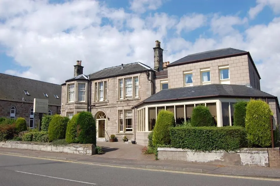 4 Family-Friendly Hotels Near Kinghorn Golf Club Worth Booking