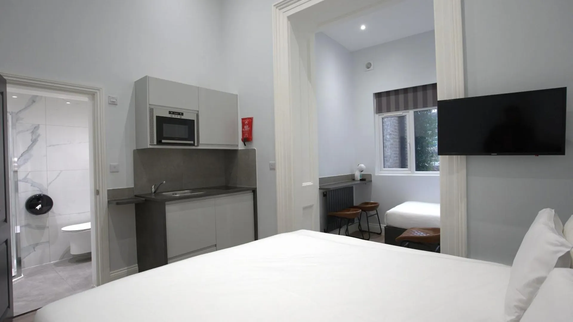 Where to Stay Near Piccadilly Circus: 8 Best 4-Star Hotels