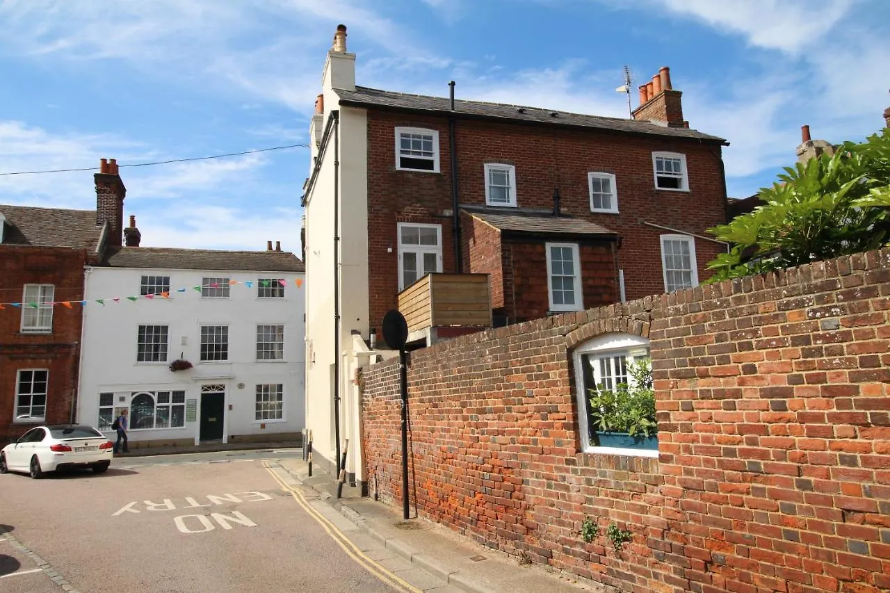 5 Central Hotels Near Herne Windmill for Easy Canterbury Access