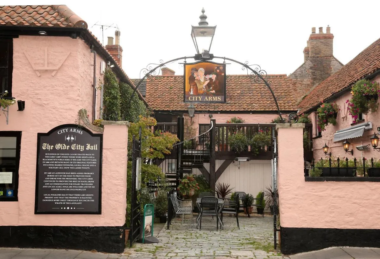 4 Budget-Friendly Stays Close to Glastonbury Abbey