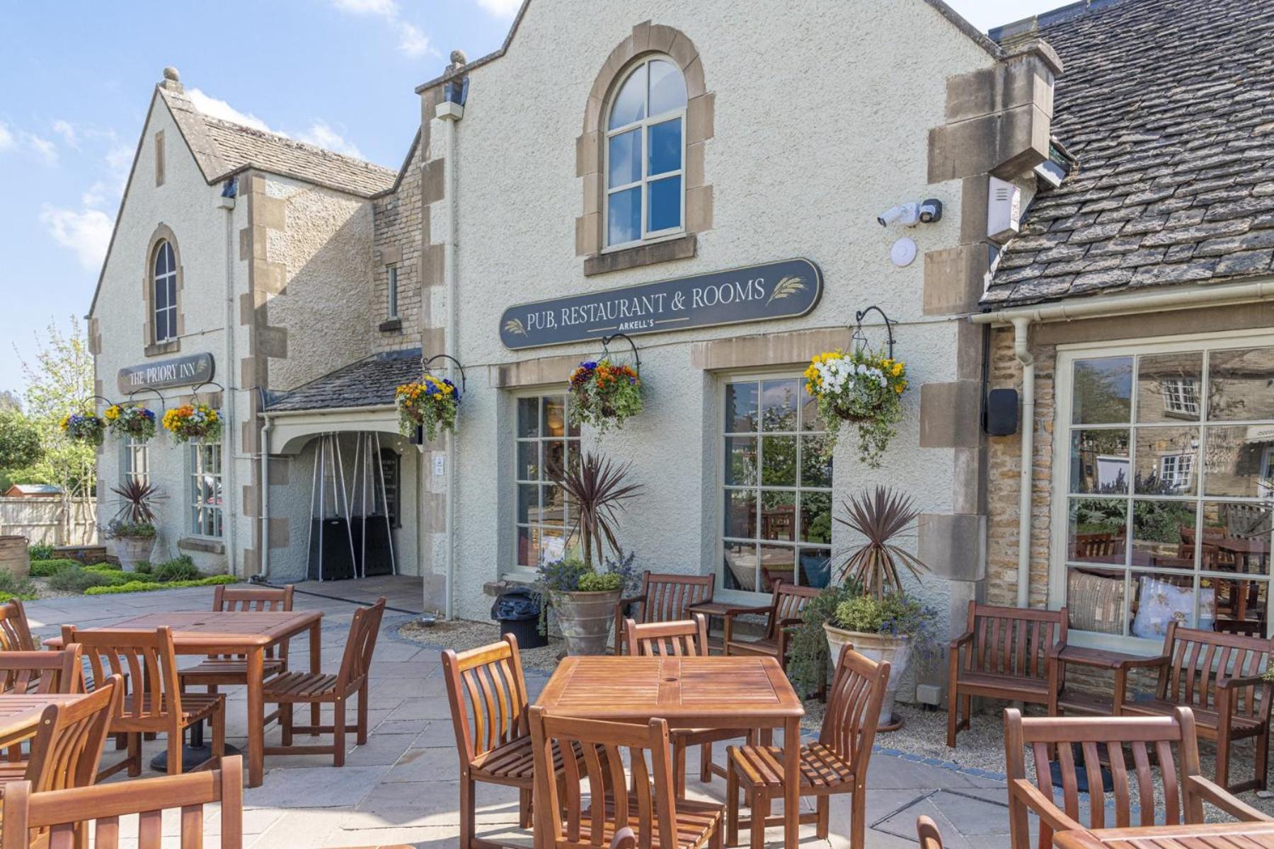 8 Central Hotels Near Rodmarton Manor That Stand Out