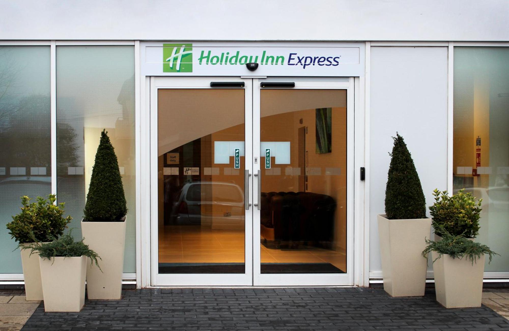 Where to Stay Near The Hepworth: 5 Budget Hotels in Wakefield