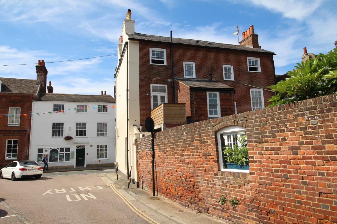5 Central Hotels Near Herne Windmill for Easy Canterbury Access